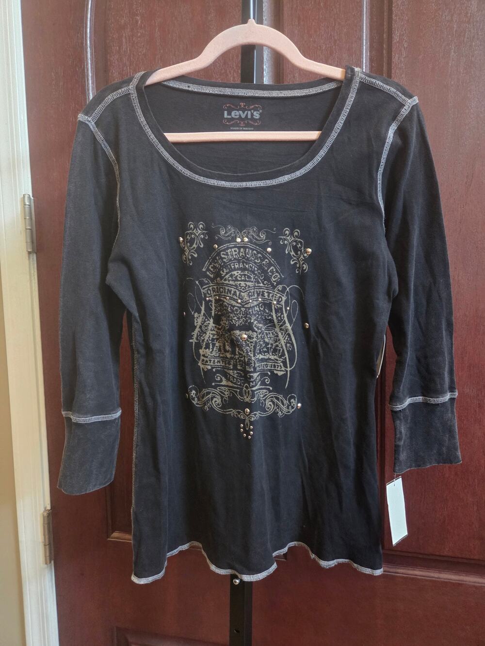 NWT Levi’s Black Graphic Top Contrast Stitch Rhinestone Studded 3/4 Sleeve SZ XL